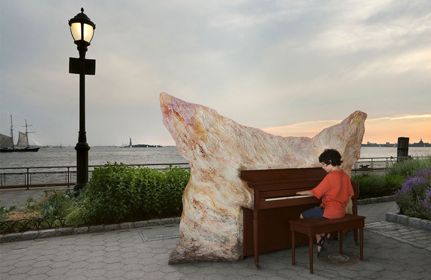 street-pianos-play-me-im-yours-project-new-york-chelsea-market__880