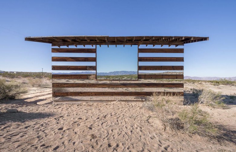 rows-mirrors-shack-desert-03-780x503