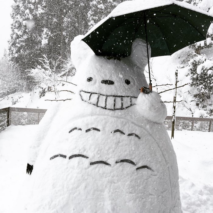 creative-snow-sculptures-heavy-snowfall-japan-3-587e21258fe5e__700