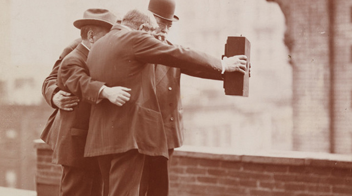 vintage-selfie-1920-featured01