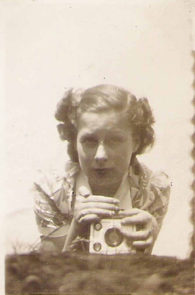 Vintage Snapshots of Self-Portraits from between the 1930s and 40s (1)