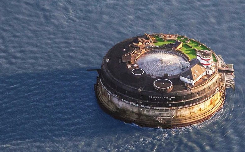 this-19th-century-sea-fort-has-been-converted-into-a-modern-luxury-hotel-6-780x485