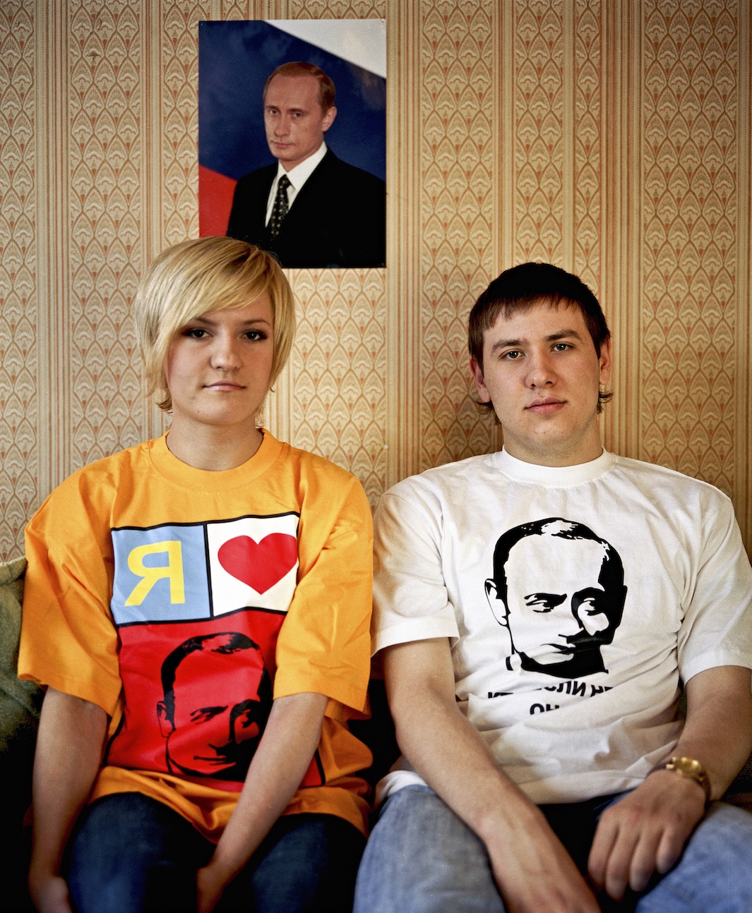 Yulya Pipilova: “Ho cinque magliette diverse che raffigurano Putin, e varie cartoline con VV. Le creiamo e le stampiamo per tutti”.