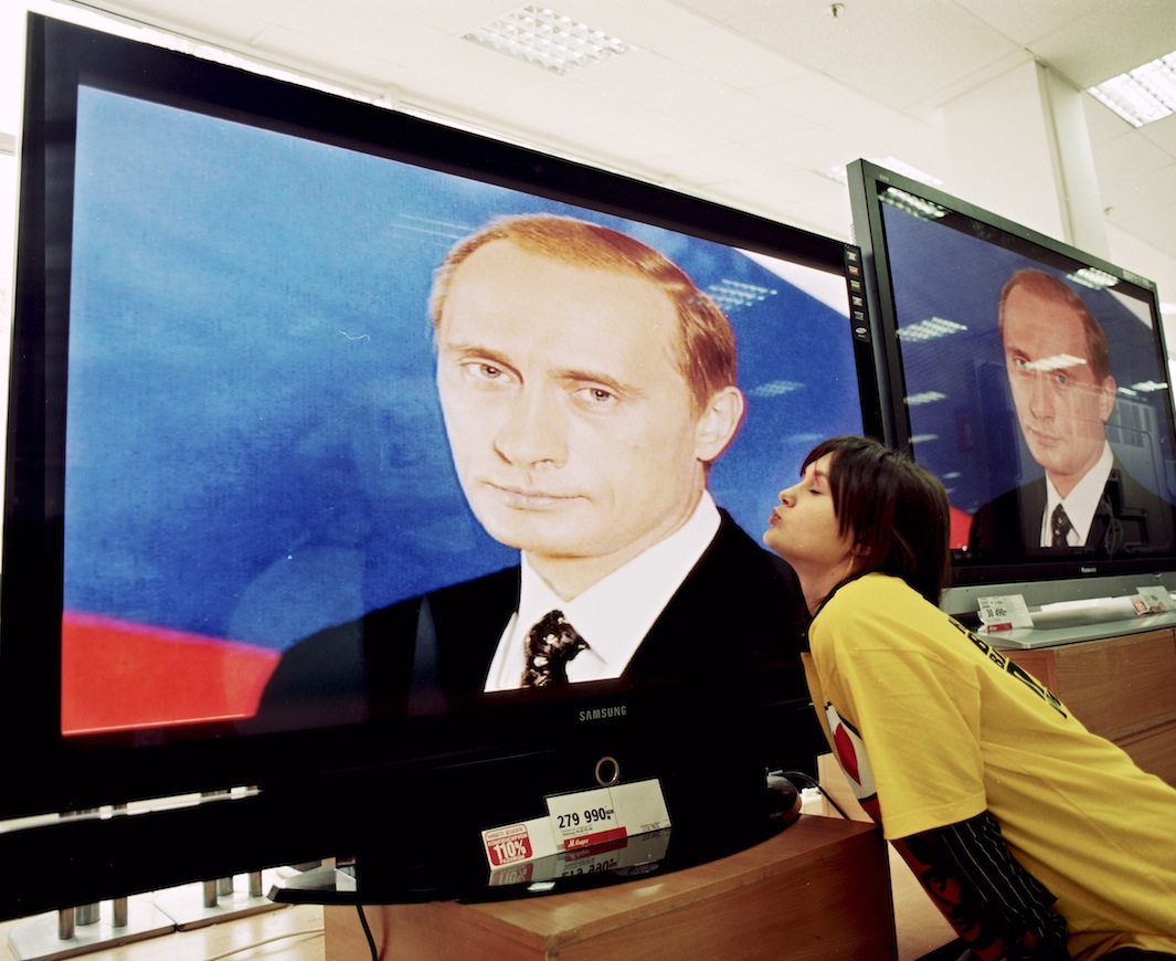 Yulya Nikolaeva: “Il mio ragazzo Kirill mi ha portato nel fan club di Putin. Mi piace VV ed è interessante guardare le sue azioni. Posso dire solo il meglio di lui. Ha fatto così tanto per il nostro paese...”. 