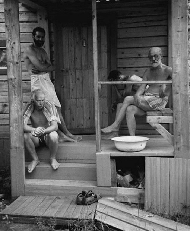 lo psicanalista Freud e l’allievo Jung durante una sauna (1907) 