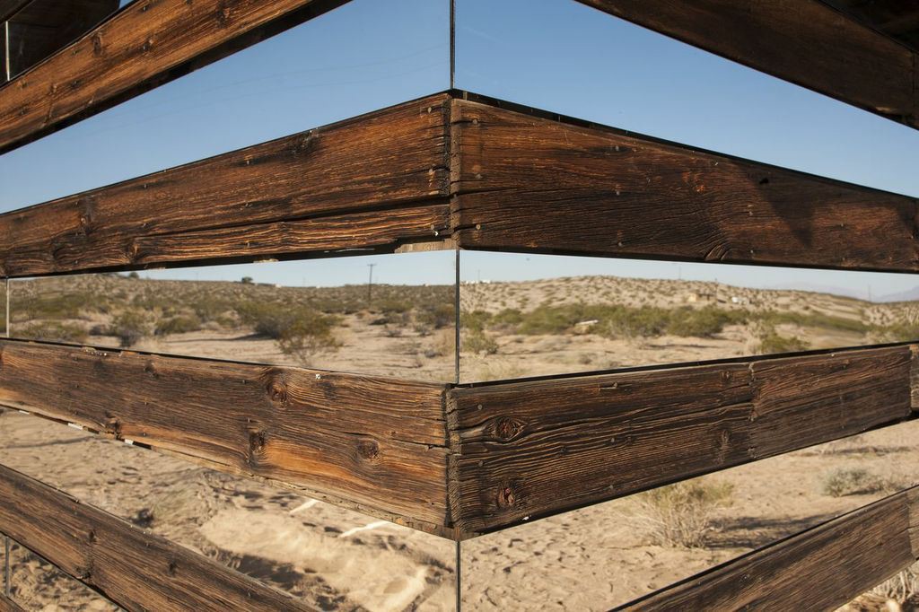 rows-mirrors-shack-desert-02-1024x682