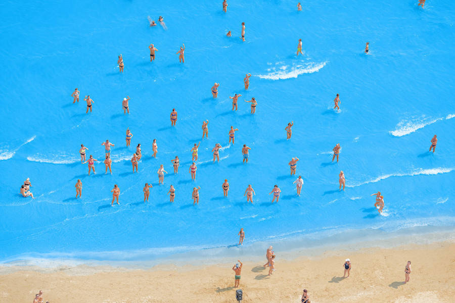Aerial-Photographs-of-Vacationers-in-the-Adriatic-Sea10-900x600