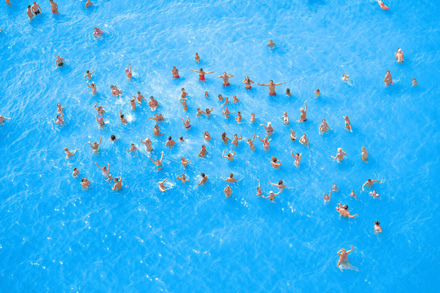 Aerial-Photographs-of-Vacationers-in-the-Adriatic-Sea12-900x600