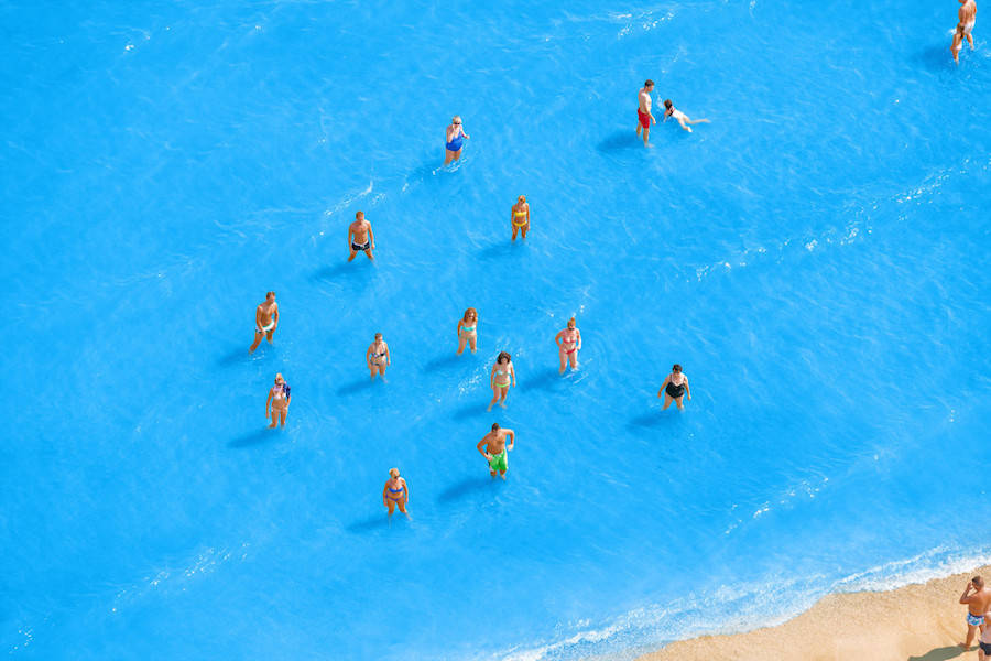 Aerial-Photographs-of-Vacationers-in-the-Adriatic-Sea6-900x600