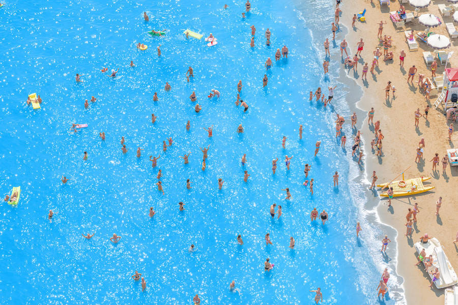Aerial-Photographs-of-Vacationers-in-the-Adriatic-Sea7-900x600
