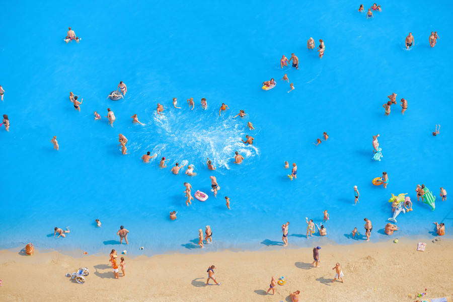Aerial-Photographs-of-Vacationers-in-the-Adriatic-Sea8-900x600